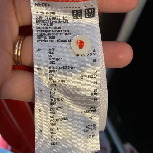 UNIQLO collared 1/4 button tee - Picture 4 of 4